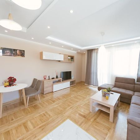 Apartment Luxury Explorer 포드고리차 외부 사진