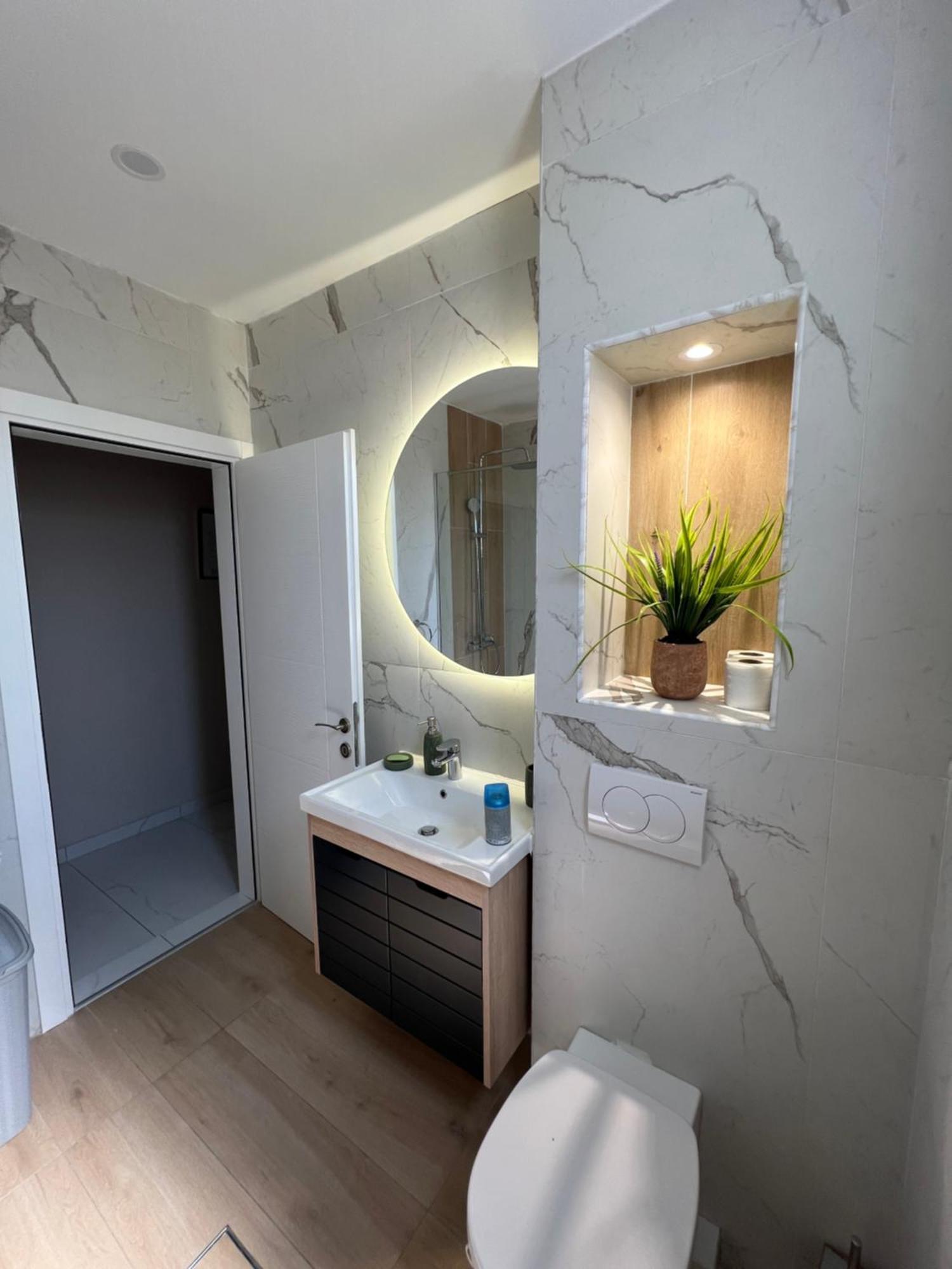 Apartment Luxury Explorer 포드고리차 외부 사진
