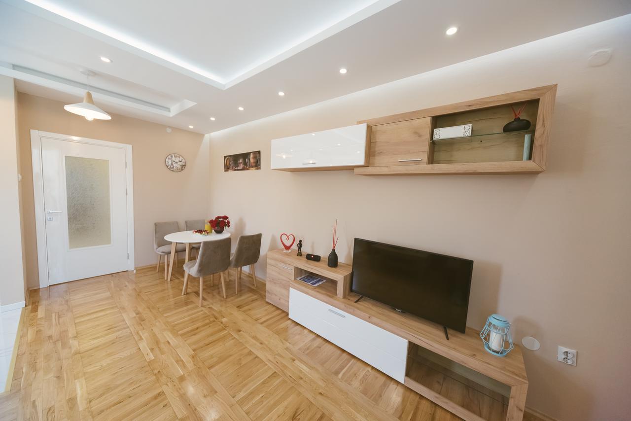 Apartment Luxury Explorer 포드고리차 외부 사진