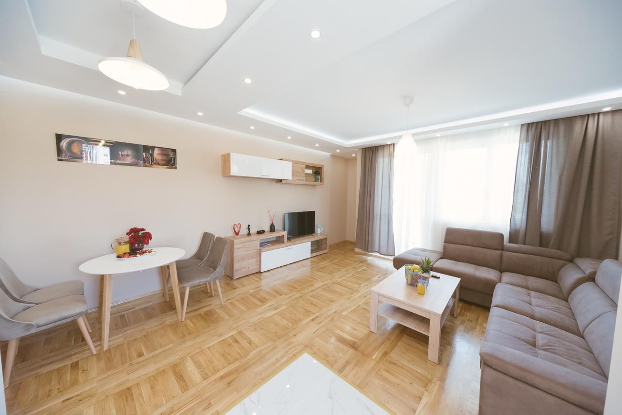 Apartment Luxury Explorer 포드고리차 외부 사진